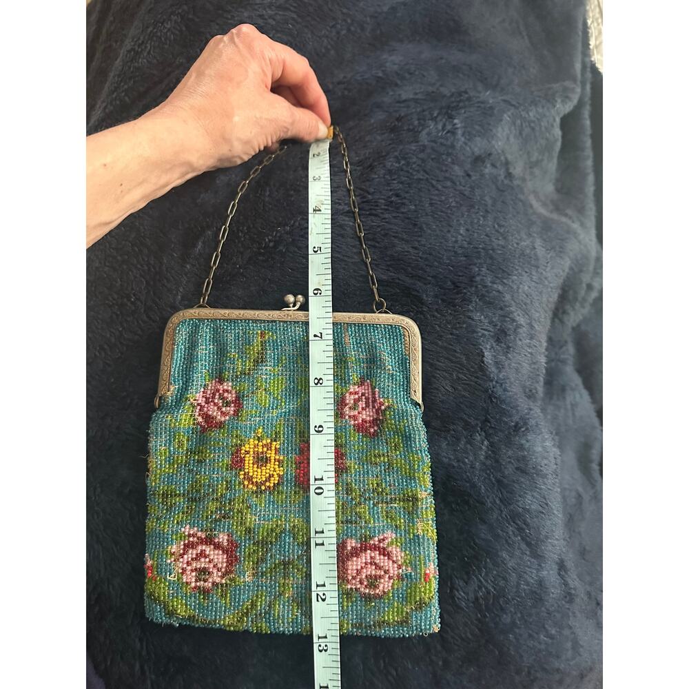 ANTIQUE 1900s to 1920s MICRO BEADED BAG TURQUOISE W/ METAL FRAME & CHAIN STRAP - Picture 7 of 9